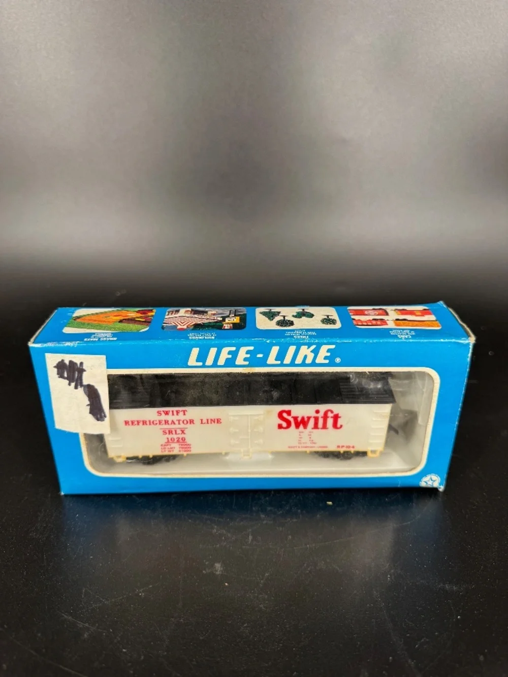 Life-Like Ho Scale Swift Refrigerator Line SRLX 1020 Reefer Train Car & Box